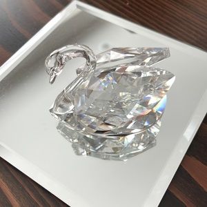 Swarovski Crystal Swan.  Medium.